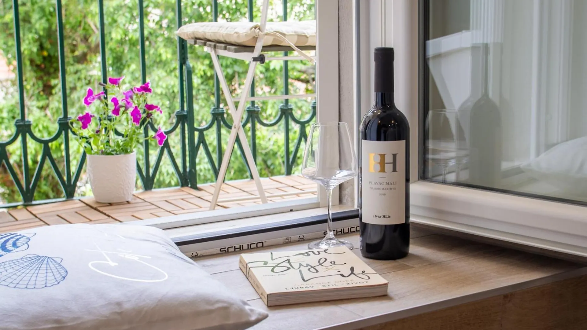Luxury Lifestyle Rooms Split