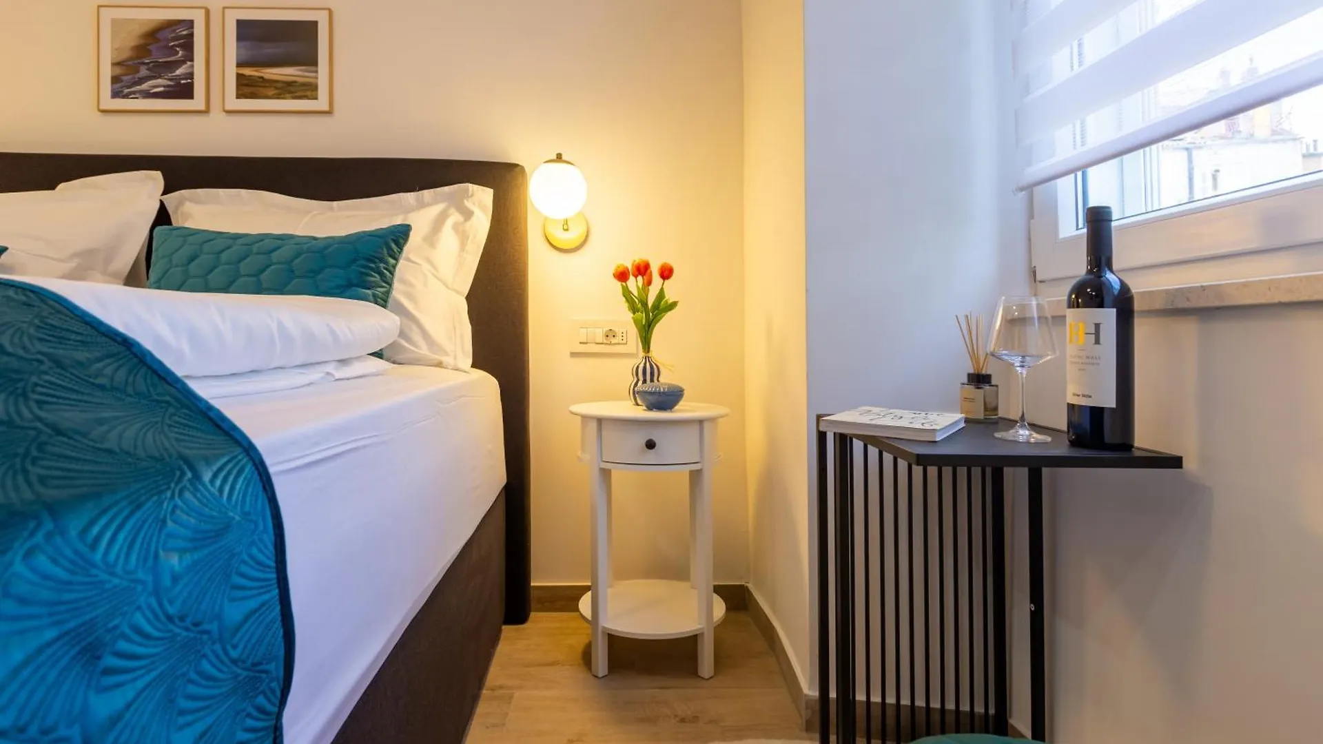 Luxury Lifestyle Rooms Split