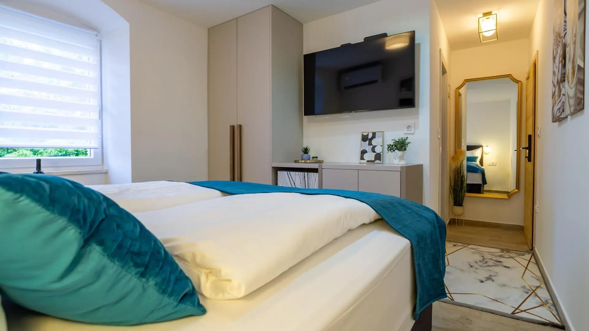 Luxury Lifestyle Rooms Split