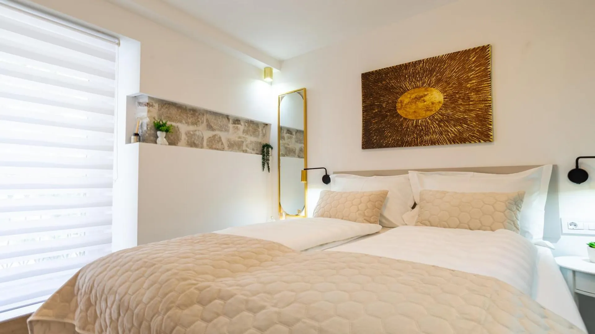 Luxury Lifestyle Rooms location