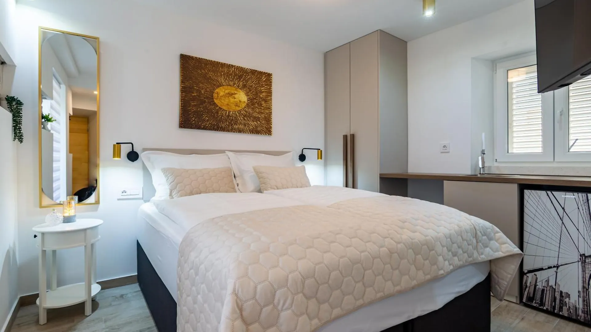 Luxury Lifestyle Rooms Split 0*,